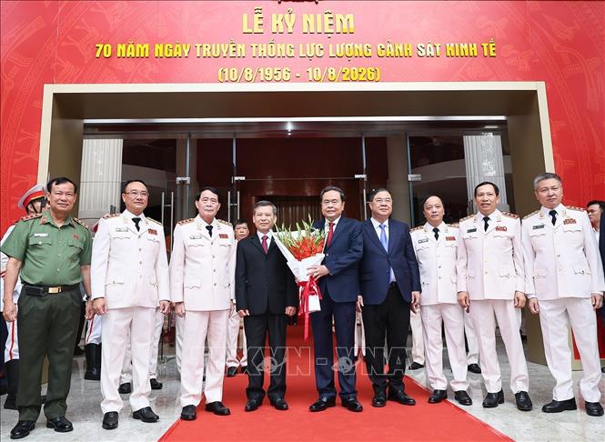 Chủ tịch Quốc hội Trần Thanh Mẫn dự Lễ kỷ niệm 70 năm Ngày truyền thống lực lượng Cảnh sát kinh tế. Ảnh: Doãn Tấn - TTXVN