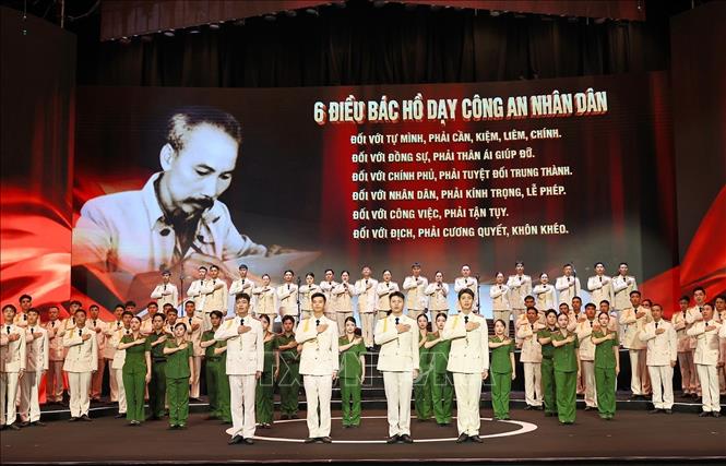 Chương trình nghệ thuật chào mừng lễ kỷ niệm. Ảnh: Doãn Tấn - TTXVN