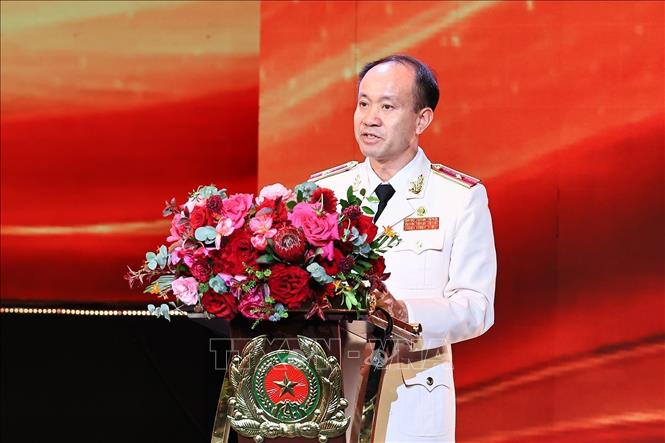 Thiếu tướng Nguyễn Quang Phương, Cục trưởng Cục Cảnh sát điều tra tội phạm về tham nhũng, kinh tế, buôn lậu (Bộ Công an) đọc diễn văn kỷ niệm. Ảnh: Doãn Tấn - TTXVN
