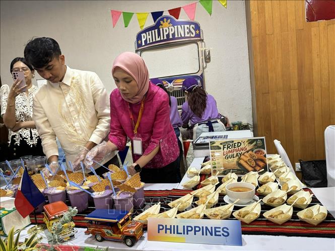 Gian giới thiệu ẩm thực của nước Chủ tịch ASEAN 2026 Philippines. Ảnh: Minh Hưởng – PV TTXVN tại Indonesia