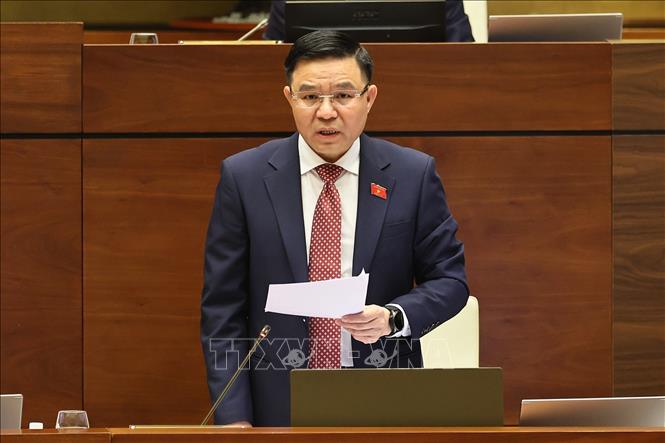 Bộ trưởng Bộ Công Thương Lê Mạnh Hùng phát biểu giải trình, làm rõ một số vấn đề đại biểu Quốc hội nêu. Ảnh: Doãn Tấn - TTXVN