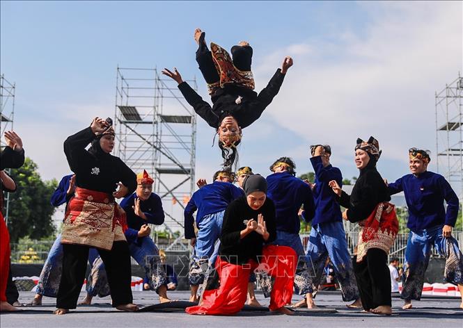Đoàn võ thuật Indonesia biểu diễn tại Festival. Ảnh: Khánh Hoà - TTXVN