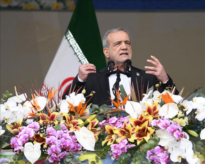 Tổng thống Iran Masoud Pezeshkian phát biểu tại một lễ kỷ niệm ở thủ đô Tehran, ngày 11/2/2026. Ảnh: THX/TTXVN