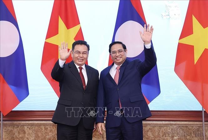 Thủ tướng Phạm Minh Chính tiếp Chủ tịch Quốc hội Lào Saysomphone Phomvihane nhân dịp sang thăm chính thức Việt Nam (6/12/2021). Ảnh: Dương Giang – TTXVN