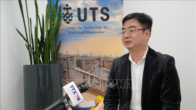 Giáo sư Nghiêm Đức Long, Chủ tịch Hội Trí thức và Chuyên gia Việt Nam tại Australia (VASEA), cho rằng có nhiều lĩnh vực hợp tác khoa học - công nghệ mà Việt Nam và Australia có thể đồng hành, chẳng hạn như nông nghiệp kỹ thuật cao hay tinh chế kim loại chiến lược. Ảnh: Trung Trang – PV TTXVN tại Australia. 