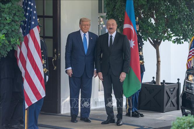 (Tư liệu) Tổng thống Mỹ Donald Trump và Tổng thống Azerbaijan Ilham Aliyev tại cuộc gặp ở Nhà Trắng, Washington, D.C., ngày 8/8/2025. Ảnh: THX/TTXVN phát