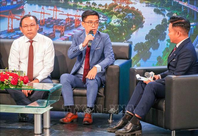 Giám đốc Công ty Cổ phần Nam Long Mekong Trịnh Đức Quang chia sẻ tại Tọa đàm. Ảnh: Thanh Liêm - TTXVN