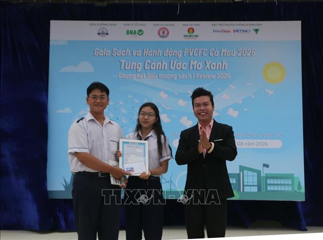 Đội Trường trung học phổ thông Giá Rai đạt giải nhất Chung kết Galashow Đấu trường sách. Ảnh: Tuấn Kiệt – TTXVN. 