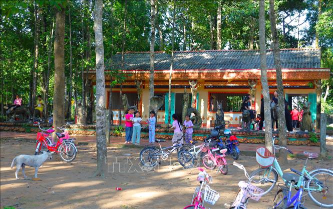 Khung cảnh rộn ràng trước giờ vào lớp học. Ảnh: Nguyễn Hằng – TTXVN