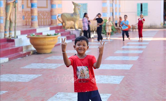 Trong ảnh: Các em thích thú giải lao sau giờ học. Ảnh: Nguyễn Hằng – TTXVN