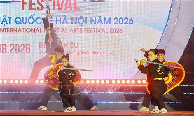 Các đoàn võ thuật cùng hội tụ, góp phần tạo nên không gian giao lưu văn hóa đa sắc màu. Ảnh: Khánh Hoà - TTXVN