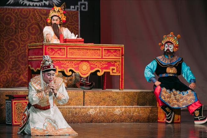 Một lớp diễn trong “Mộc Quế Anh dâng cây”, nơi diễn xuất, hóa trang, phục trang và động tác ước lệ cùng tạo nên ngôn ngữ đặc trưng của sân khấu Tuồng. Ảnh: Phạm Tuấn Anh - TTXVN