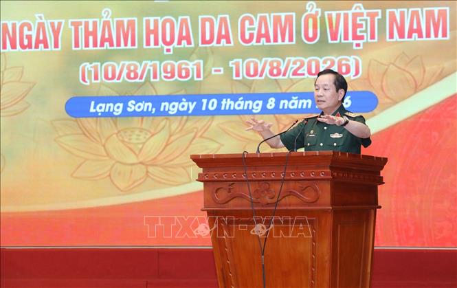 Trung tướng Nguyễn Hữu Chính, Chủ tịch Hội Nạn nhân chất độc da cam/dioxin Việt Nam phát biểu tại Chương trình. Ảnh: Anh Tuấn – TTXVN