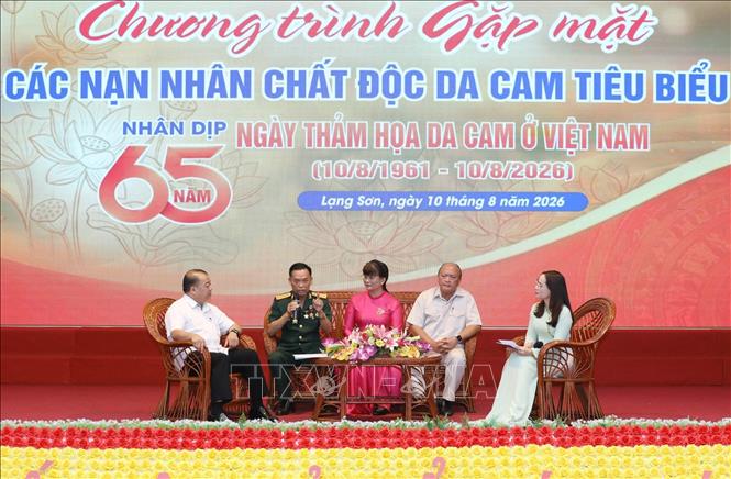 Các đại biểu giao lưu 