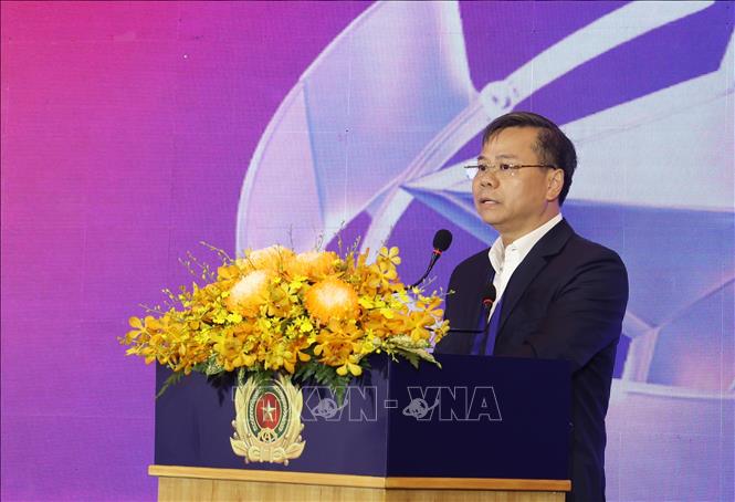 Đại tá Lâm Khải Hoàn, Trưởng phòng An ninh mạng và phòng, chống tội phạm sử dụng công nghệ cao (PA05), Công an TP. Hồ Chí Minh phát biểu chỉ đạo tại Hội nghị. Ảnh: Hồng Đạt - TTXVN 