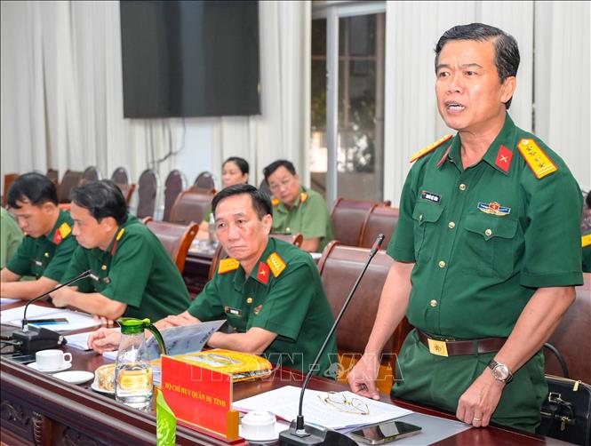 Đại tá Nguyễn Việt Thắng, Chính ủy Bộ Chỉ huy Quân sự tỉnh, Phó trưởng Ban Chỉ đạo 515 tỉnh phát biểu tại buổi làm việc
Ảnh: Văn Sĩ - TTXVN