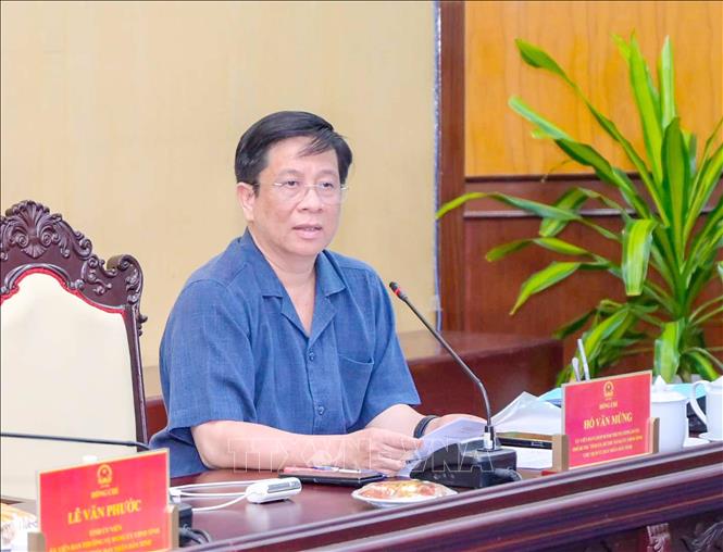 Chủ tịch UBND tỉnh An Giang Hồ Văn Mừng phát biểu tại buổi làm việc. Ảnh: Văn Sĩ - TTXVN