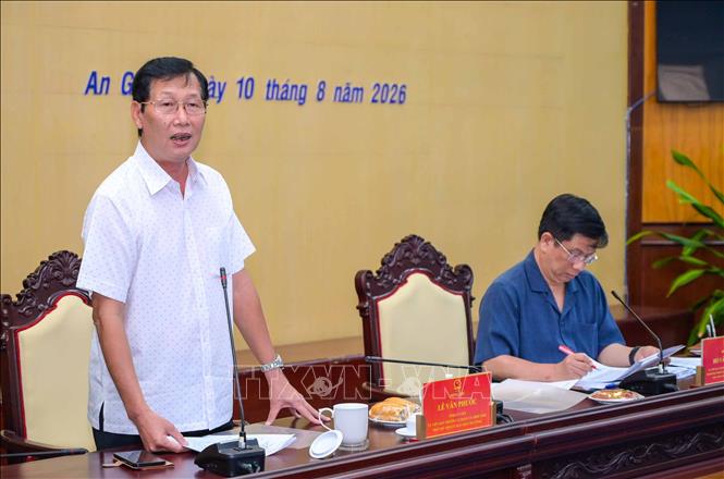 Ông Lê Văn Phước, Phó Chủ tịch UBND tỉnh, Trưởng Ban Chỉ đạo 515 tỉnh An Giang phát biểu tại buổi làm việc. Ảnh: Văn Sĩ - TTXVN 