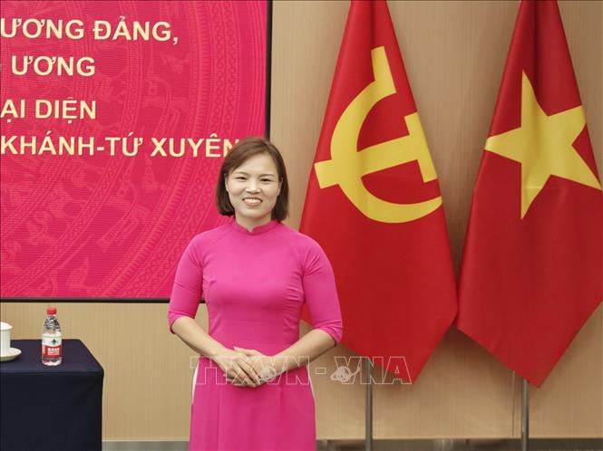Trao đổi với phóng viên TTXVN tại Trung Quốc về việc Bộ Chính trị mới ban hành Nghị quyết số 23-NQ/TW, Tiến sĩ Nguyễn Thị Lan, Chủ tịch Hội người Việt Nam tại Trùng Khánh và Tứ Xuyên (Trung Quốc), khẳng định đây là một tin vui có ý nghĩa vô cùng to lớn đối với cộng đồng người Việt Nam ở nước ngoài. Ảnh: TTXVN phát