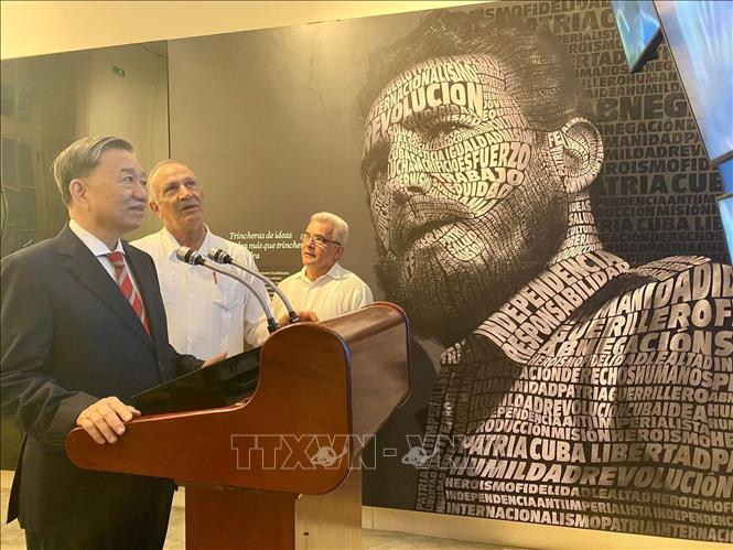  Bộ trưởng Công an Tô Lâm thăm Trung tâm Fidel Castro ở Thủ đô La Habana trong chuyến thăm chính thức Cộng hòa Cuba (15/10/2022). Ảnh: Mai Phương - TTXVN