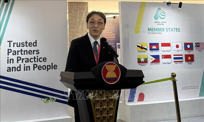 Ông K. Chris Hirabayashi, Tổng Thư ký Trung tâm ASEAN - Nhật Bản phát biểu khai mạc triển lãm. Ảnh: Đỗ Quyên – PV TTXVN tại Indonesia