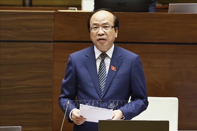 Chủ nhiệm Ủy ban Pháp luật và Tư pháp của Quốc hội Phan Chí Hiếu giải trình, làm rõ một số vấn đề đại biểu Quốc hội nêu. Ảnh: Doãn Tấn – TTXVN