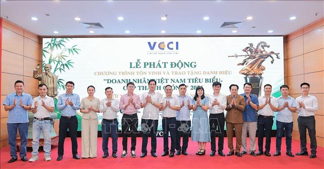 Các đại biểu tại lễ phát động. Ảnh: Lê Đông - TTXVN