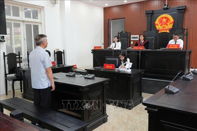 Bị cáo Nguyễn Ngọc Ngân khai báo tại Tòa. Ảnh: Kim Anh - TTXVN
