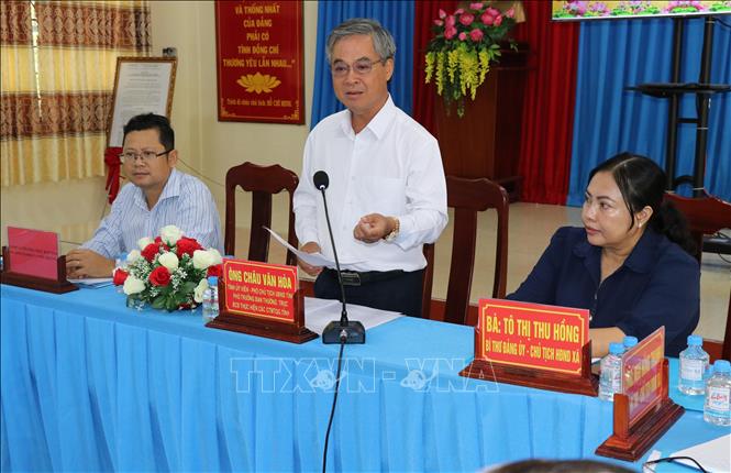 Phó Chủ tịch UBND tỉnh Vĩnh Long Châu Văn Hòa, Phó Trưởng ban Thường trực Ban Chỉ đạo các Chương trình mục tiêu quốc gia tỉnh Vĩnh Long phát biểu chỉ đạo tại buổi làm việc. Ảnh: Thanh Hòa- TTXVN
