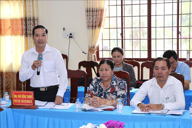 Ông Ngô Hồng Thanh, Chủ tịch UBND xã Song Lộc phát biểu tại buổi làm việc. Ảnh: Thanh Hòa- TTXVN
