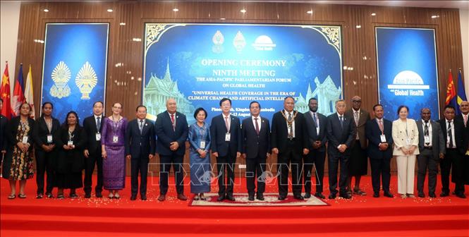 Các đại biểu chụp ảnh lưu niệm tại hội nghị. Ảnh: Minh Hưng – PV TTXVN tại Campuchia