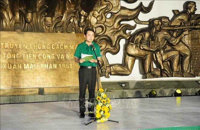 Anh Lê Tuấn Anh, Phó Bí thư Thành đoàn, Chủ tịch Hội Liên hiệp Thanh niên Việt Nam Thành phố Hồ Chí Minh phát biểu tại chương trình. Ảnh: Trung Tuyến - TTXVN
