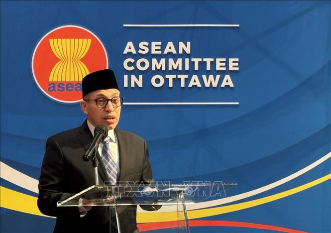 Đại sứ Indonesia tại Canada Muhsin Syihab, Chủ tịch Ủy ban ASEAN tại Ottawa, phát biểu nhấn mạnh đối thoại, đồng thuận và xây dựng lòng tin tiếp tục là nền tảng để hai bên mở rộng hợp tác. Ảnh: Hà Linh - PV TTXVN tại Canada 