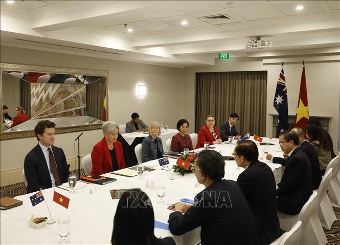 Bộ trưởng Ngoại giao Lê Hoài Trung và Bộ trưởng Ngoại giao Australia Penny Wong đồng chủ trì Hội nghị Bộ trưởng Ngoại giao Việt Nam – Australia lần thứ 8. Ảnh: Thống Nhất – TTXVN