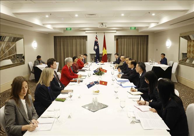 Bộ trưởng Ngoại giao Lê Hoài Trung và Bộ trưởng Ngoại giao Australia Penny Wong đồng chủ trì Hội nghị Bộ trưởng Ngoại giao Việt Nam – Australia lần thứ 8. Ảnh: Thống Nhất – TTXVN
