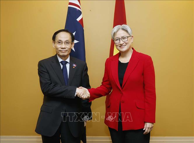 Bộ trưởng Ngoại giao Lê Hoài Trung và Bộ trưởng Ngoại giao Australia Penny Wong. Ảnh: Thống Nhất – TTXVN