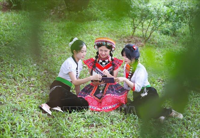 Sinh viên người đồng bào dân tộc thiểu số theo học tại Trường Đại học Sư phạm Hà Nội. Ảnh: Thanh Tùng – TTXVN