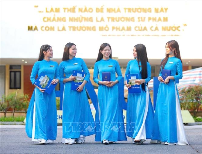 Duyên dáng, tự tin, năng động - nữ sinh viên Trường Đại học Sư phạm Hà Nội. Ảnh: Thanh Tùng – TTXVN
