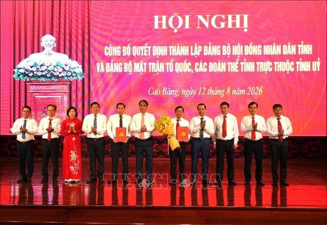 Ban Chấp hành Đảng bộ HĐND tỉnh Cao Bằng nhiệm kỳ 2025 - 2030 ra mắt. Ảnh: Chu Hiệu - TTXVN