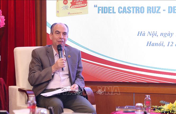 Đại sứ Cuba tại Việt Nam Rogelio Polanco Fuentes chia sẻ về Tổng Tư lệnh Fidel Castro Ruz tại buổi tọa đàm. Ảnh: Văn Điệp - TTXVN