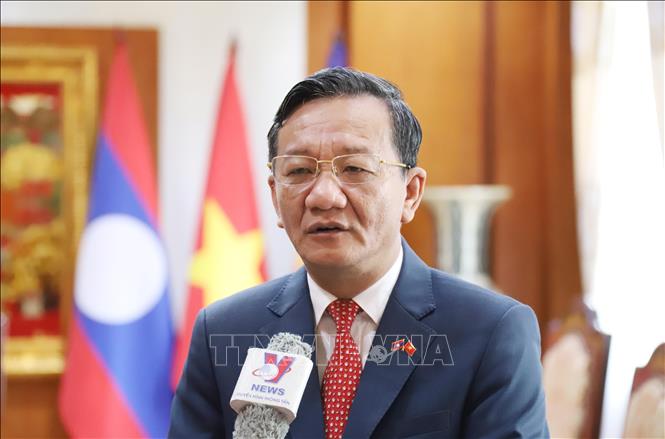 Đại sứ Việt Nam tại Lào Nguyễn Minh Tâm chia sẻ về những đóng góp to lớn của đồng chí Xaysomphone Phomvihane đối với việc bảo vệ, gìn giữ, vun đắp và phát triển mối quan hệ đặc biệt Việt Nam-Lào. Ảnh: Xuân Tú - PV TTXVN tại Lào