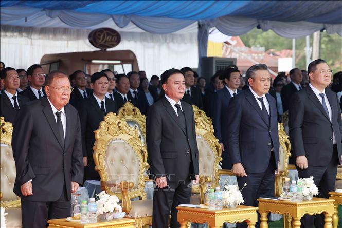 Thường trực Ban Bí thư Trần Cẩm Tú cùng Đoàn đại biểu cấp cao của Đảng, Nhà nước Việt Nam dự Lễ truy điệu đồng chí Saysomphone Phomvihane, Ủy viên Bộ Chính trị, Chủ tịch Quốc hội Lào - Ảnh: TTXVN