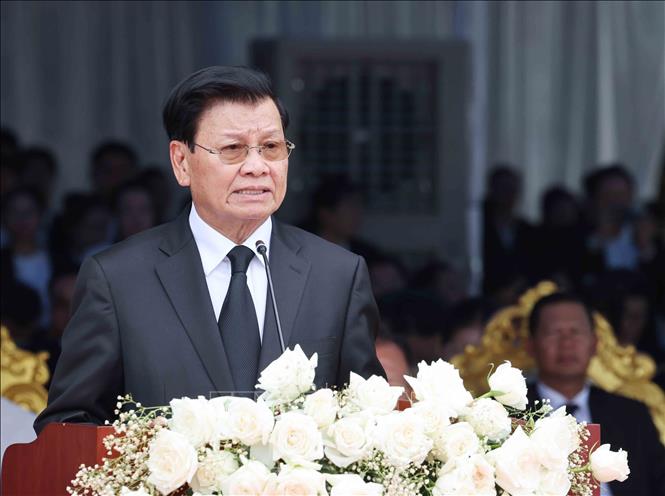 Tổng Bí thư, Chủ tịch nước Lào Thongloun Sisoulith đọc điếu văn tại Lễ truy điệu đồng chí Xaysomphone Phomvihane, Ủy viên Bộ Chính trị, Chủ tịch Quốc hội Lào. Ảnh: Phương Hoa – TTXVN
