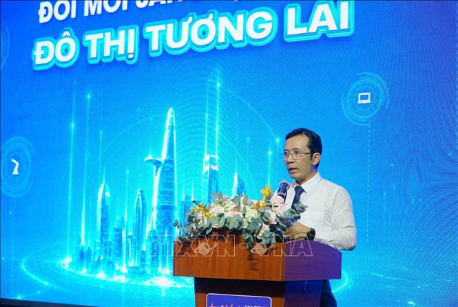 Nhà báo Trần Xuân Toàn, Phó Tổng giám đốc Cơ quan Báo và Phát thanh, Truyền hình Thành phố Hồ Chí Minh, Tổng Biên tập Báo điện tử Tuổi trẻ phát biểu khai mạc chương trình. Ảnh: Thu Hoài - TTXVN