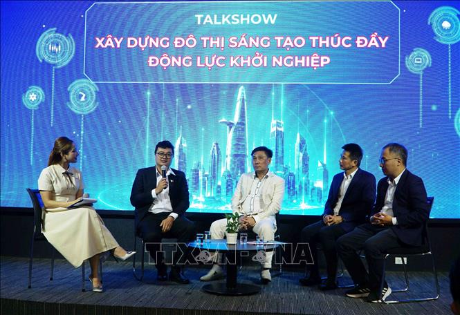 Các chuyên gia chia sẻ tại chương trình. Ảnh: Thu Hoài - TTXVN