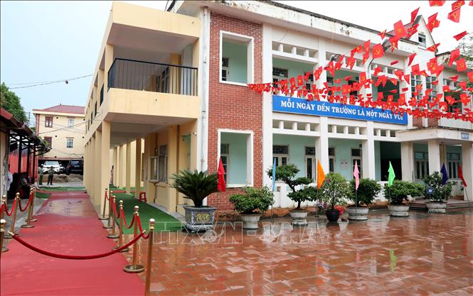 Trường Trung học Phổ thông Tràng Định (Lạng Sơn) trong ngày khánh thành. Ảnh: Văn Đạt - TTXVN

