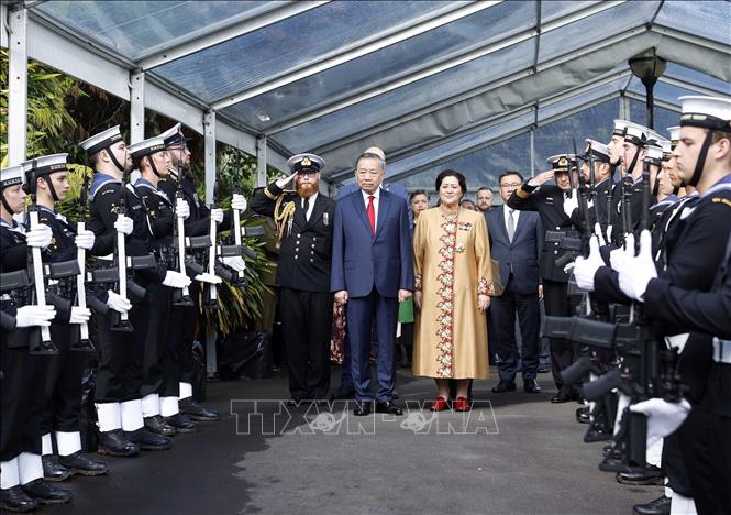 Toàn quyền New Zealand Cindy Kiro chủ trì Lễ đón chính thức Tổng Bí thư, Chủ tịch nước Tô Lâm theo nghi thức cao nhất dành cho nguyên thủ quốc gia. Ảnh: Thống Nhất – TTXVN