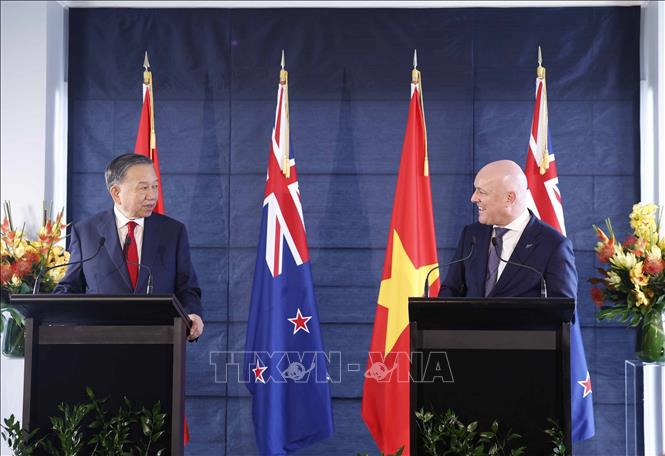 Tổng Bí thư, Chủ tịch nước Tô Lâm và Thủ tướng New Zealand Christopher Luxon gặp gỡ báo chí, thông báo kết quả hội đàm. Ảnh: Thống Nhất – TTXVN