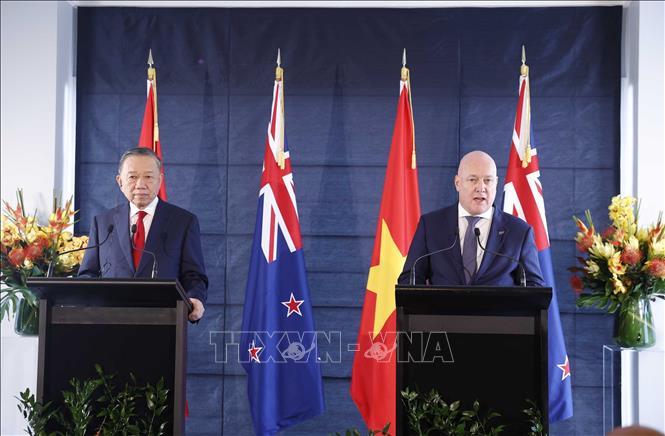 Tổng Bí thư, Chủ tịch nước Tô Lâm và Thủ tướng New Zealand Christopher Luxon gặp gỡ báo chí, thông báo kết quả hội đàm. Ảnh: Thống Nhất – TTXVN