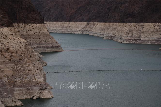 Mực nước hồ Mead xuống thấp, tại Boulder, Nevada, Mỹ, ngày 11/8/2026. Ảnh: THX/TTXVN phát